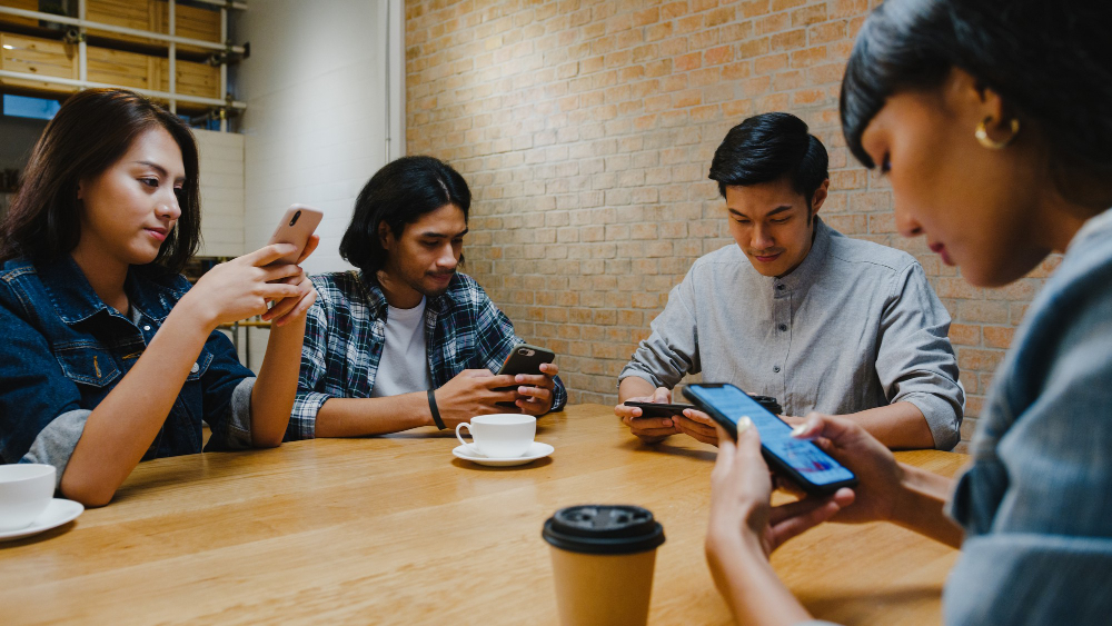 Gadget Bikin Manusia Jadi Jarang Berinteraksi, Kok Bisa?