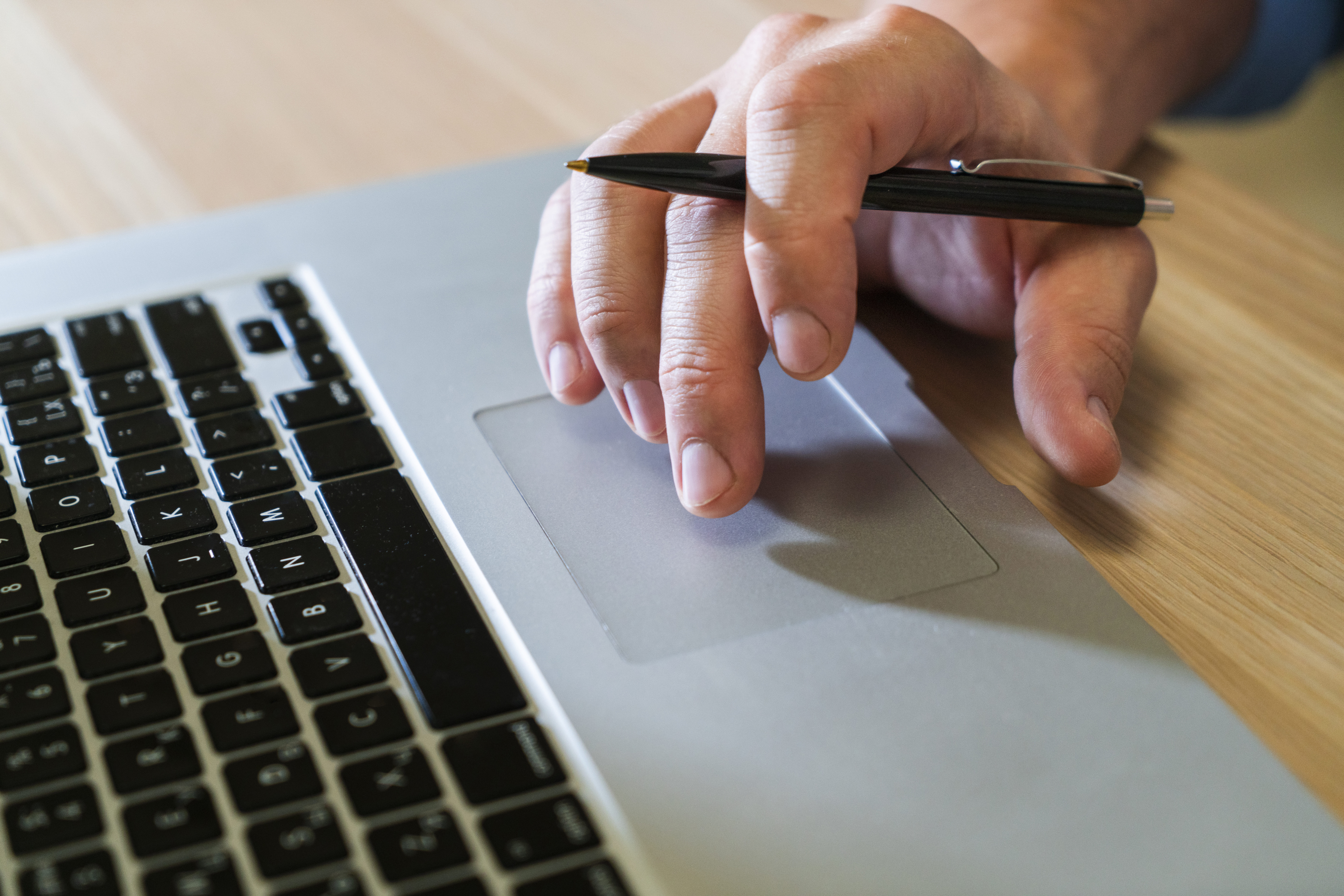 Efisiensi dan Keamanan: Manfaat Tanda Tangan Digital untuk Dunia Industri