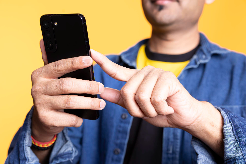 Komdigi Temukan Modus Registrasi SIM Biometrik Palsu