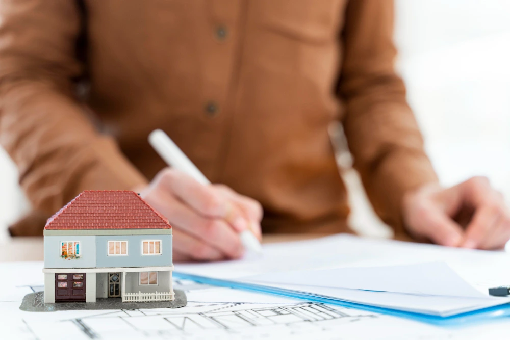 Cara Cek Identitas Penyewa Rumah sebelum Teken Kontrak